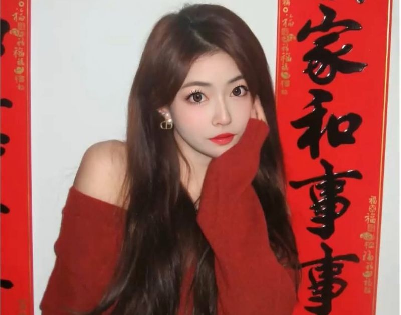 浪Live上的賣場血汗小主播Lisa: #顏值主播國際秘書日 這個世界，有點苦