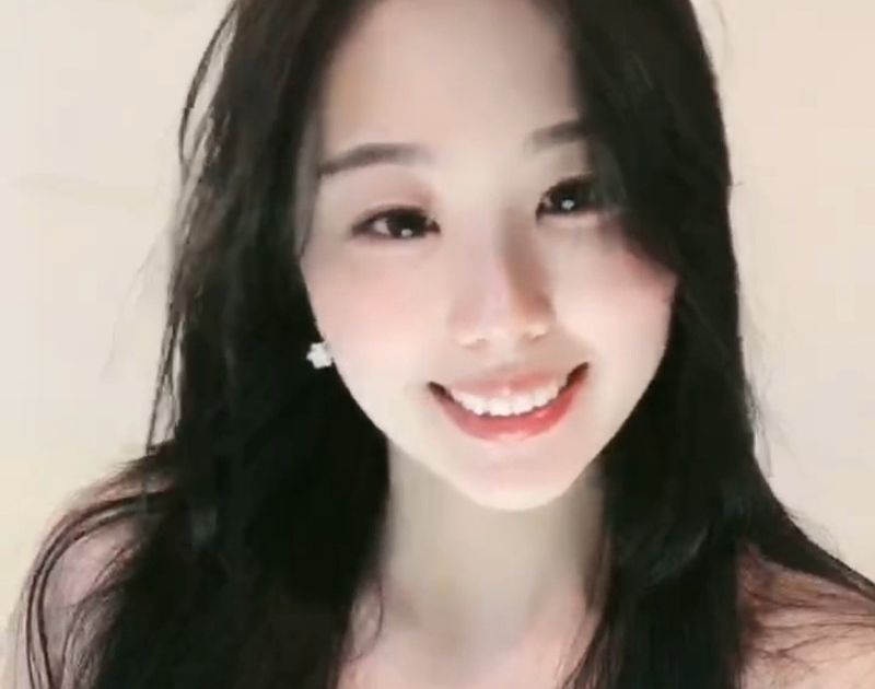 浪live上的今日休 莫一一 一个想靠颜值吃饭的唱歌主播。